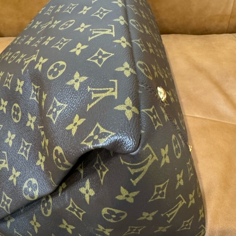 Authentic Louis Vuitton Artsy Monogram Hobo Shoulder Bag - Picture 7 of 12